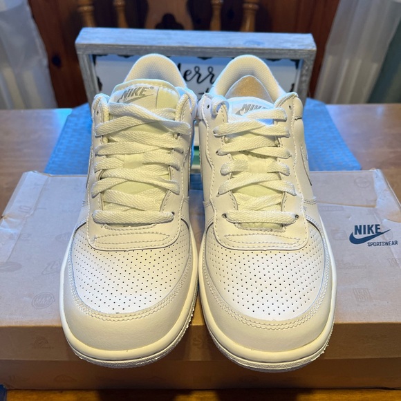 Nike Force South Shore Triple White Mens size 8 women’s 9.5